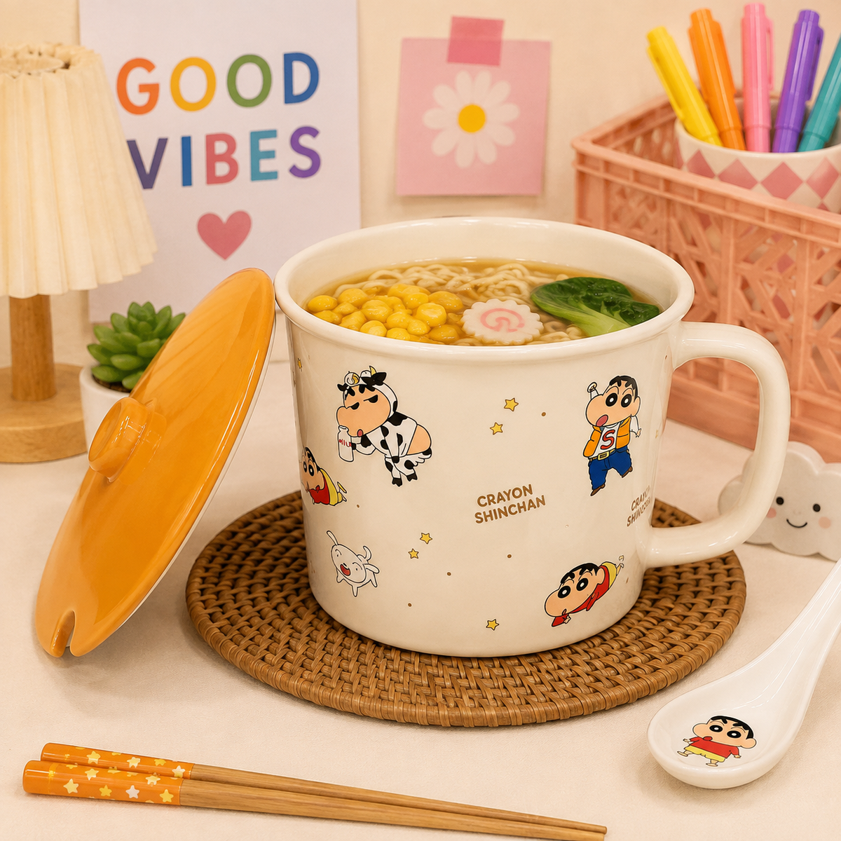 Hediye Ofisi Shinchan Kapaklı Büyük Noodle Kasesi – Kaşıklı Seramik Kupa