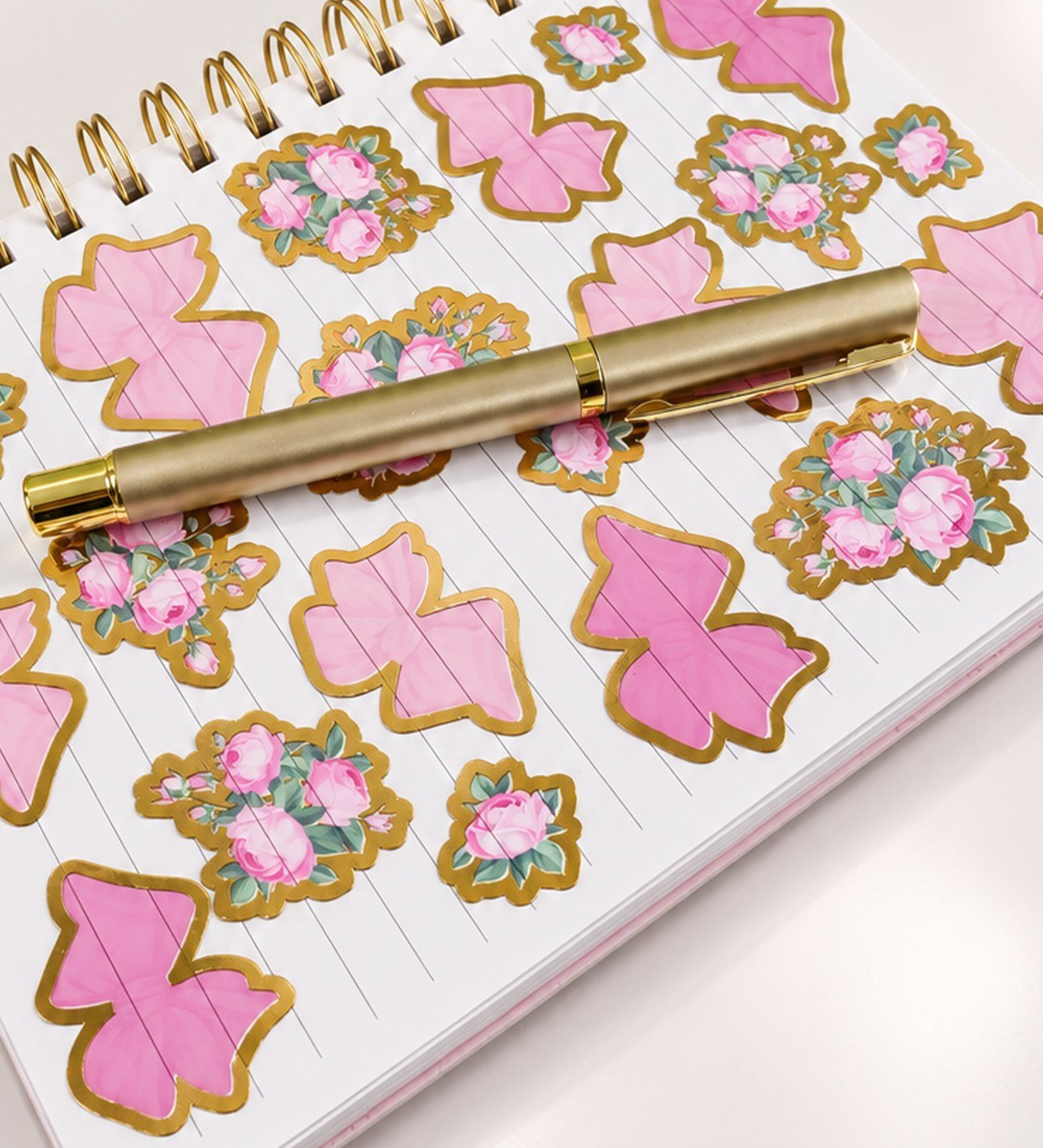 Kurdele Figürlü 160 Yaprak Çizgili + 1Sayfa Sticker Defter Tükenmez Kalem Set