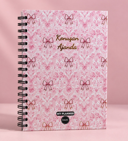 Konuşan Ajanda pembe fiyonk desenli spiralli ajanda kapak fotoğrafı
